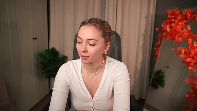 Snapshot of christie_luv chatting on 14, 11, 2025 christie luv online show from 14, 11, 2025