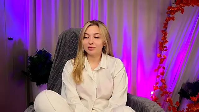 Snapshot of christie_luv chatting on 15, 11, 2025 christie luv online show from 15, 11, 2025