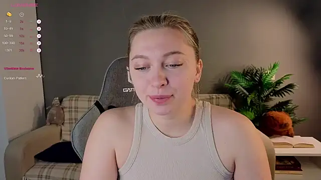 Snapshot of christie_luv chatting on 10, 2, 2026 christie luv online show from 10, 2, 2026