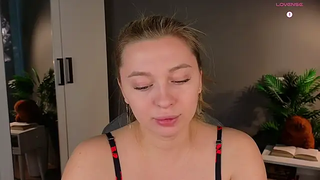 Snapshot of christie_luv chatting on 12, 2, 2026 christie luv online show from 12, 2, 2026