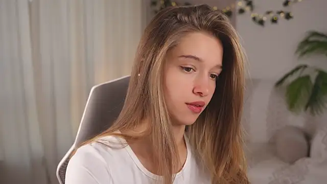 Snapshot of UdelaHathorne chatting on 30, 9, 2025 UdelaHathorne online show from 30, 9, 2025