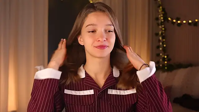 Snapshot of UdelaHathorne chatting on 10, 10, 2025 UdelaHathorne online show from 10, 10, 2025