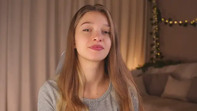 Snapshot of UdelaHathorne chatting on 11, 10, 2025 UdelaHathorne online show from 11, 10, 2025