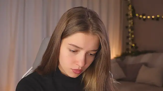 Snapshot of UdelaHathorne chatting on 12, 10, 2025 UdelaHathorne online show from 12, 10, 2025