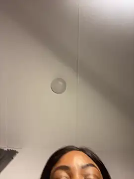 xnaomivaruna online show from 4, 3, 2025