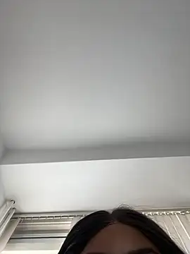 xnaomivaruna online show from 10, 3, 2025