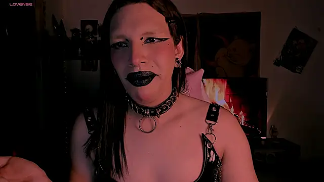 Loona s online show from 5, 3, 2025