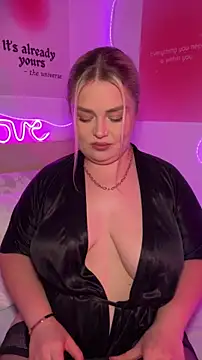Snapshot of April_Vancee chatting on 26, 6, 2026 April Vancee online show from 26, 6, 2026