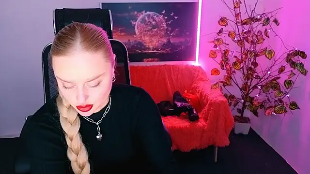 Snapshot of Miss_Alice_Silver chatting on 24, 11, 2025 Miss Alice Silver online show from 24, 11, 2025