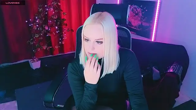 Snapshot of Miss_Alice_Silver chatting on 22, 6, 2026 Miss Alice Silver online show from 22, 6, 2026