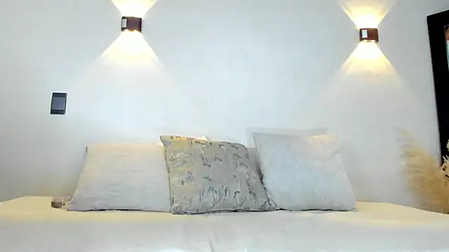 Snapshot of alanarouge chatting on 7, 3, 2025 alanarouge online show from 7, 3, 2025