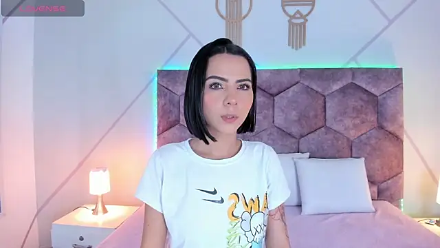 aurora collinss  online show from 15, 12, 2025