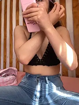 Snapshot of floooohv chatting on 7, 10, 2025 floooohv online show from 7, 10, 2025