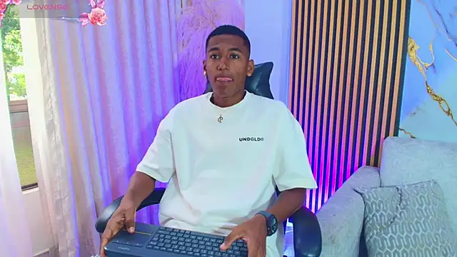 Snapshot of LexiAndDeker chatting on 10, 10, 2025 LexiAndDeker online show from 10, 10, 2025