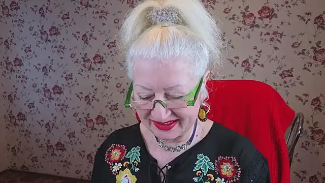 Maya Mayflower online show from 30, 11, 2025