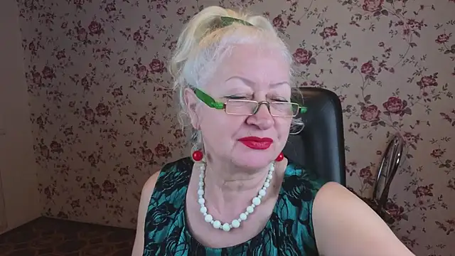 Maya Mayflower online show from 16, 12, 2025