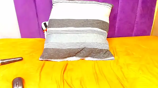 ExclusiveAss  online show from 9, 3, 2025