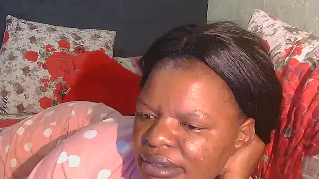 Snapshot of ebony_rose11 chatting on 25, 11, 2025 ebony rose11 online show from 25, 11, 2025