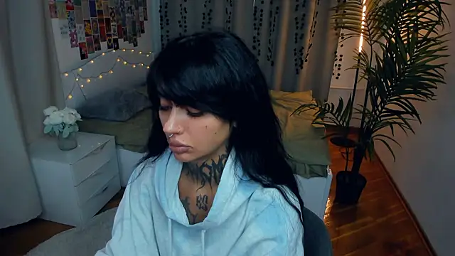 CharimgSabrina online show from 6, 2, 2026