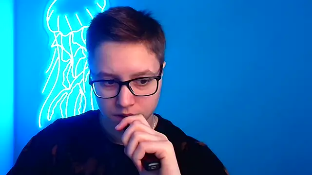 Bella Swannn online show from 11, 3, 2025