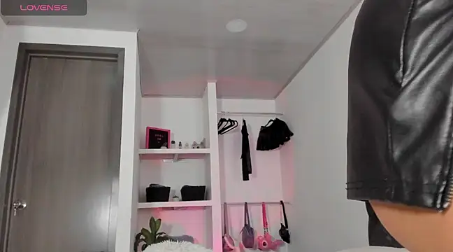 julietaa online show from 5, 3, 2025