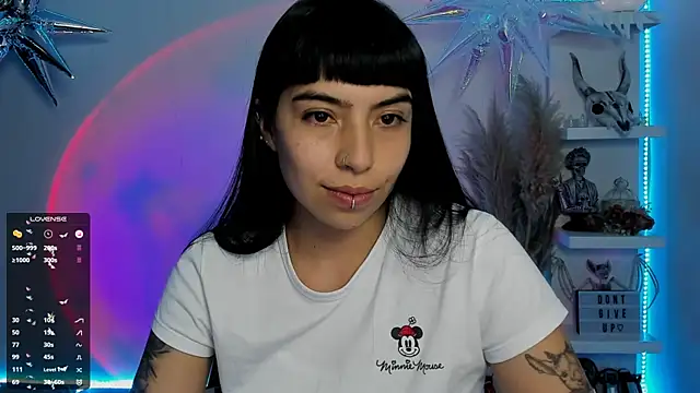 Saraa Desiree online show from 8, 3, 2025