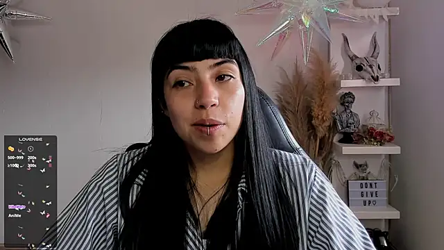 Saraa Desiree online show from 8, 3, 2025