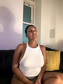 Snapshot of Melia_Rayne chatting on 21, 11, 2025 Melia Rayne online show from 21, 11, 2025