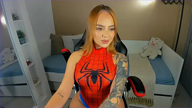 Snapshot of ValentinaMilann chatting on 5, 10, 2025 ValentinaMilann online show from 5, 10, 2025