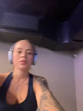 Snapshot of ValentinaMilann chatting on 14, 10, 2025 ValentinaMilann online show from 14, 10, 2025