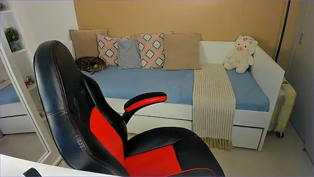 Snapshot of ValentinaMilann chatting on 18, 11, 2025 ValentinaMilann online show from 18, 11, 2025