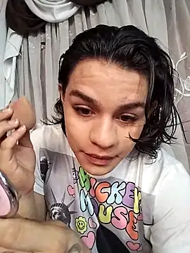 Snapshot of Moonroxe_ chatting on 4, 3, 2025 Moonroxe  online show from 4, 3, 2025