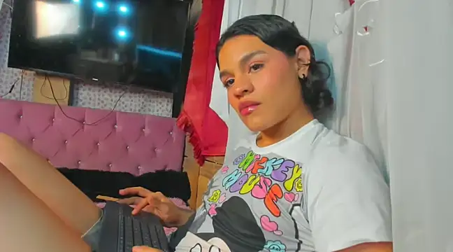 Snapshot of Moonroxe_ chatting on 4, 3, 2025 Moonroxe  online show from 4, 3, 2025