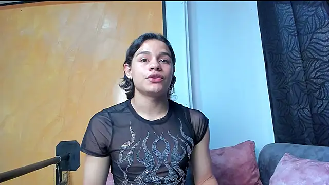 Snapshot of Moonroxe_ chatting on 12, 3, 2025 Moonroxe  online show from 12, 3, 2025