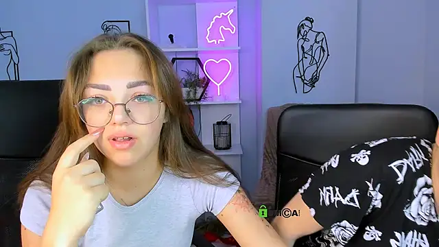 kiki swan online show from 25, 9, 2025