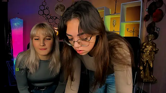 Snapshot of kiki_swan chatting on 19, 12, 2025 kiki swan online show from 19, 12, 2025