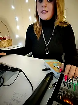 Juicy PeachLux online show from 12, 3, 2025