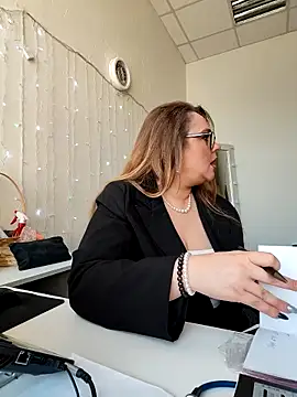 Juicy PeachLux online show from 26, 3, 2026