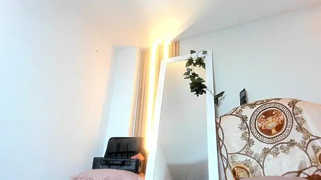 Alexa Bravva online show from 7, 4, 2026