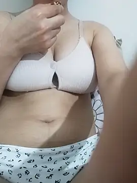 saraaxx1 online show from 8, 6, 2026
