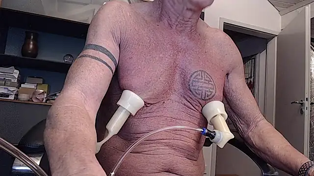 Snapshot of munichrubber chatting on 22, 12, 2025 munichrubber online show from 22, 12, 2025