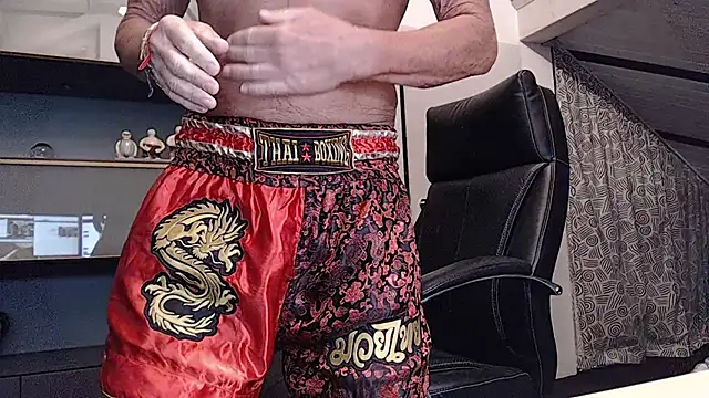 Snapshot of munichrubber chatting on 2, 4, 2026 munichrubber online show from 2, 4, 2026