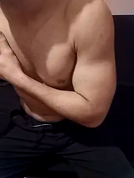 Snapshot of LucianDraven chatting on 8, 3, 2025 LucianDraven online show from 8, 3, 2025