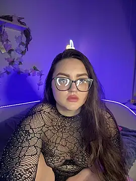 MiraLuccian online show from 9, 10, 2025