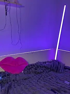 MiraLuccian online show from 12, 2, 2026