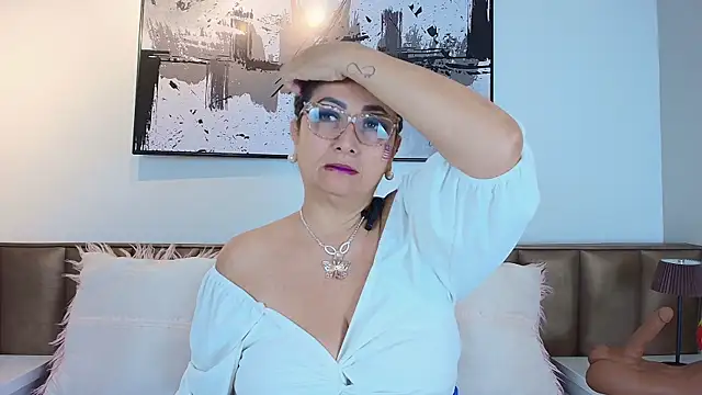 Snapshot of AlessandraLeroy chatting on 4, 7, 2026 AlessandraLeroy online show from 4, 7, 2026