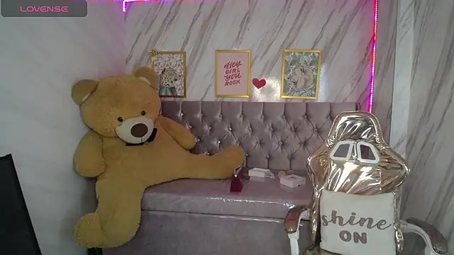 Snapshot of _wendy_b chatting on 8, 3, 2025  wendy b online show from 8, 3, 2025
