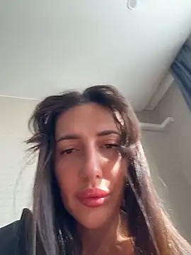 Snapshot of AleksandraRich chatting on 6, 8, 2026 AleksandraRich online show from 6, 8, 2026