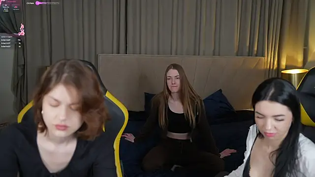 Molly Crazy  online show from 7, 3, 2025