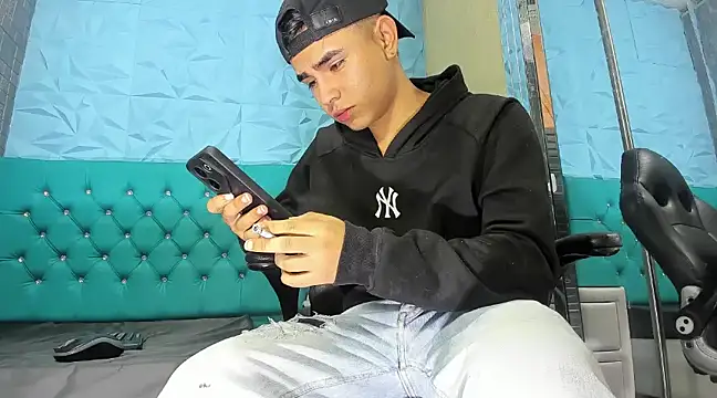 Snapshot of NohaCollens chatting on 19, 3, 2025 NohaCollens online show from 19, 3, 2025